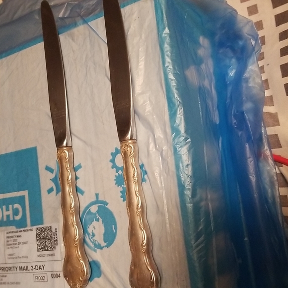 VINTAGE REED AND BARTON LOT OF 4 DINNER KNIVES MIRRORSTELE WITH STERLING HANDLES - Picture 3 of 7